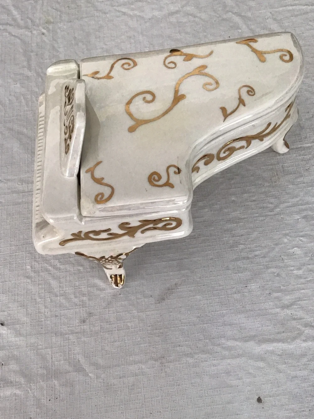 Ceramic White & Gold Grand Piano Jewelry Box.  #252